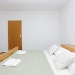 Apartment Grebastica 4881a *