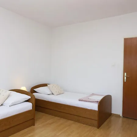 Grebastica 4881a Apartamento