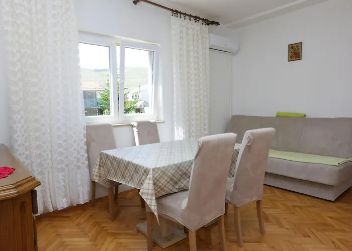 Grebastica 4881a * Baselovici